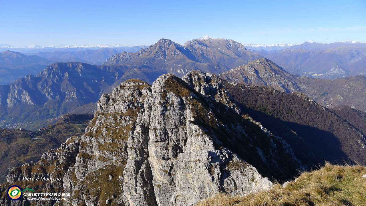 82 Punta Stoppani, Punta Manzoni e Cima Pozzi (da Punta Cermenati) .JPG